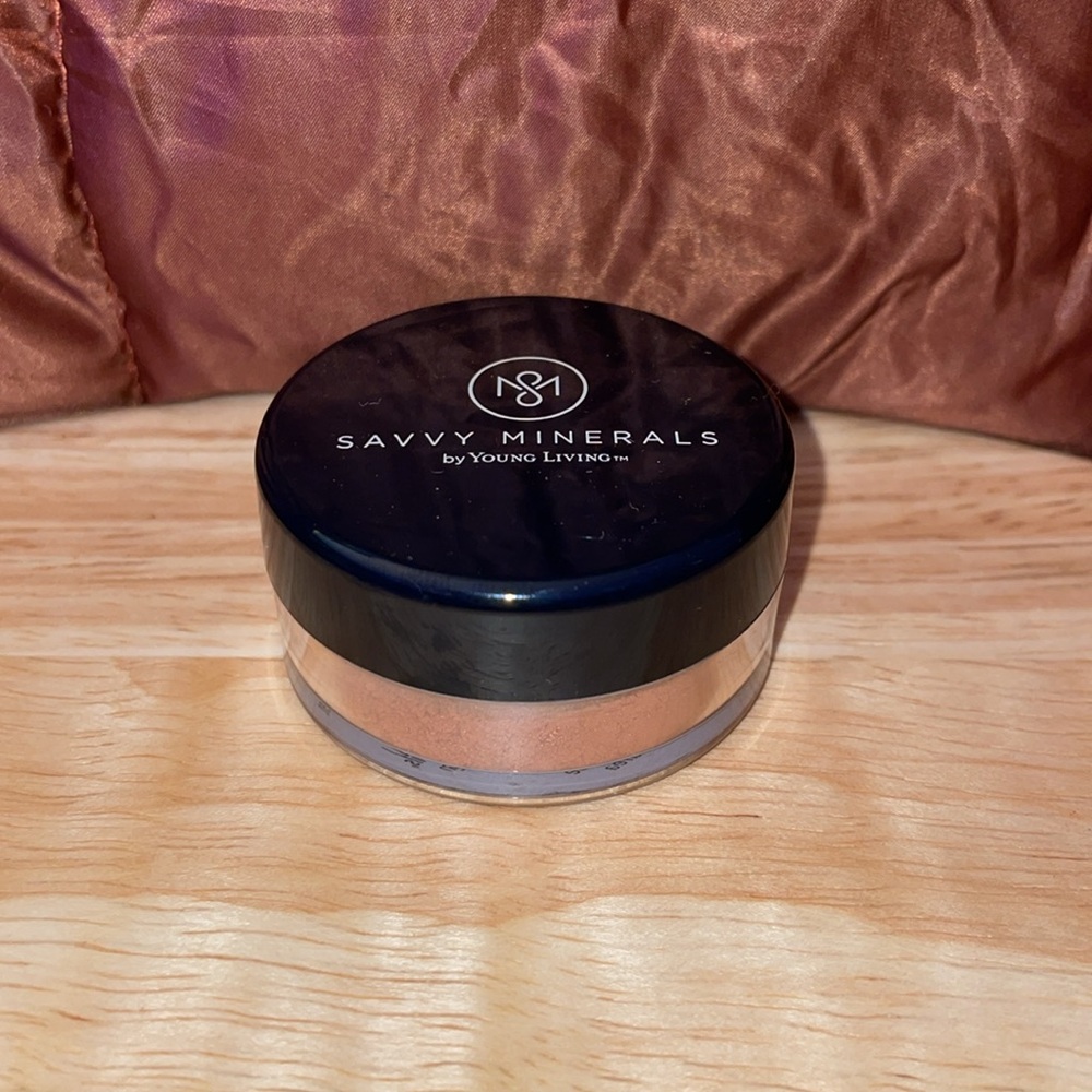 NWT Savvy Minerals Loose Powder. Color = Passionate. 1.8g - Picture 1 of 3